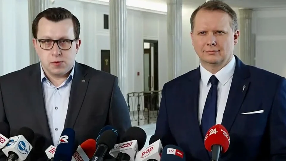 Tomasz Grabarczyk podczas konferencji prasowej w Sejmie, maj 2024