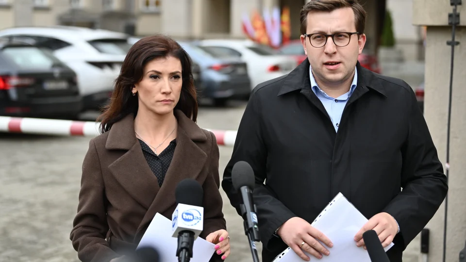 Tomasz Grabarczyk i Ewa Zajączkowska-Hernik po spotkaniu w Najwyższej Izbie Kontroli, 30 października 2024