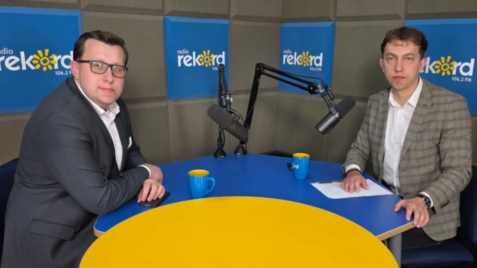 Tomasz Grabarczyk w studiu Radia Rekord w Radomiu, 17 czerwca 2026