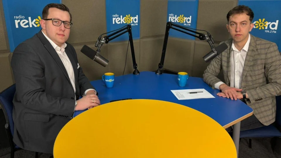 Tomasz Grabarczyk w studiu Radia Rekord w Radomiu, 18 lutego 2026